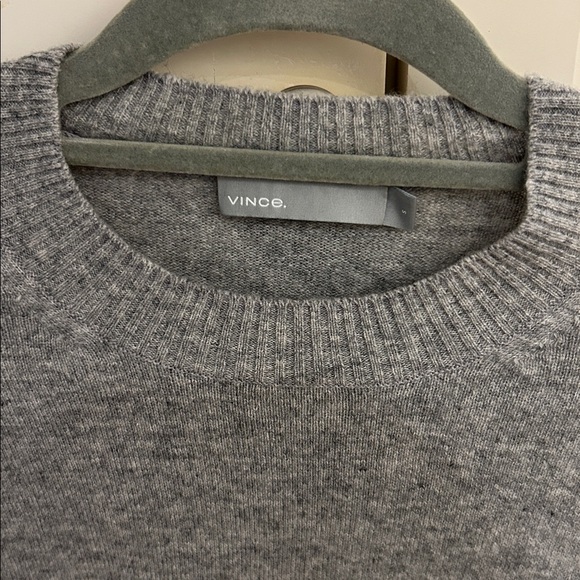 Vince Gray 100% cashmere Crewneck women’s Sweater size small - Picture 2 of 6